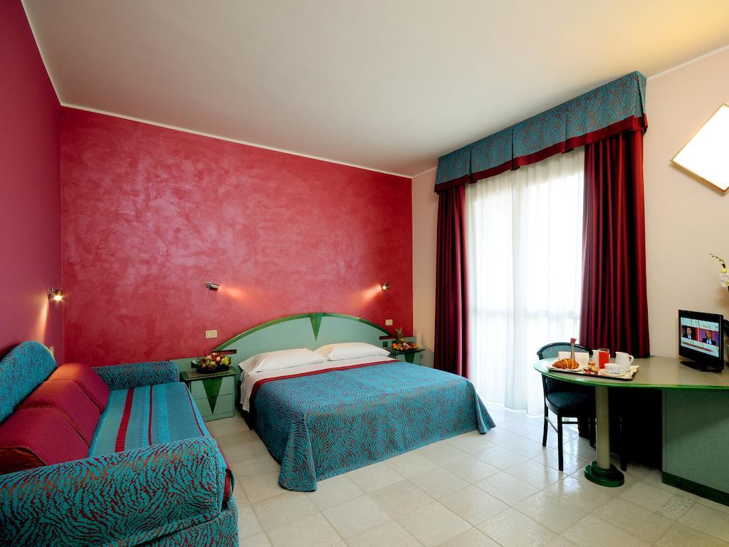 Serena Majestic Hotel Residence Montesilvano Bagian luar foto