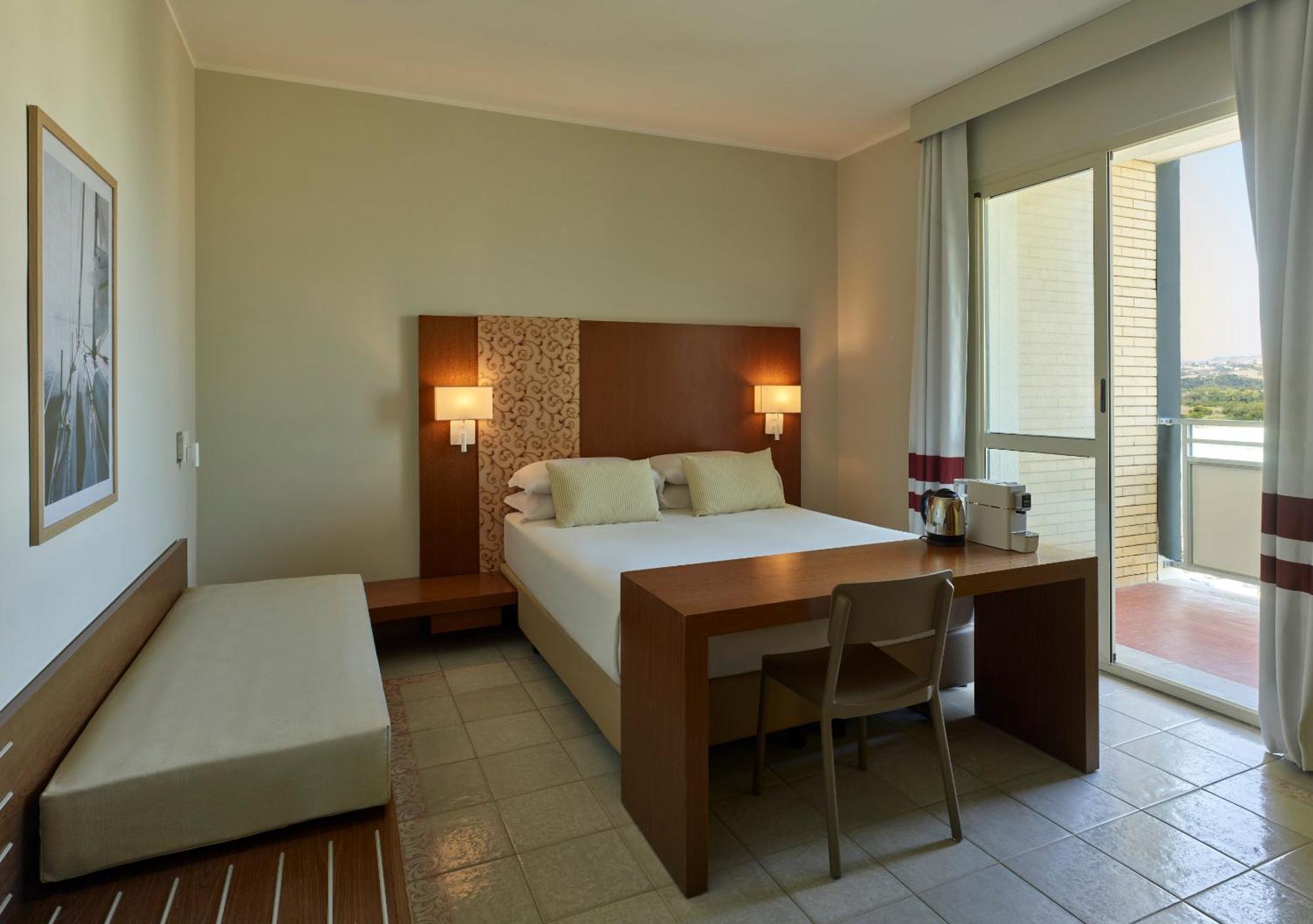 Serena Majestic Hotel Residence Montesilvano Ruang foto