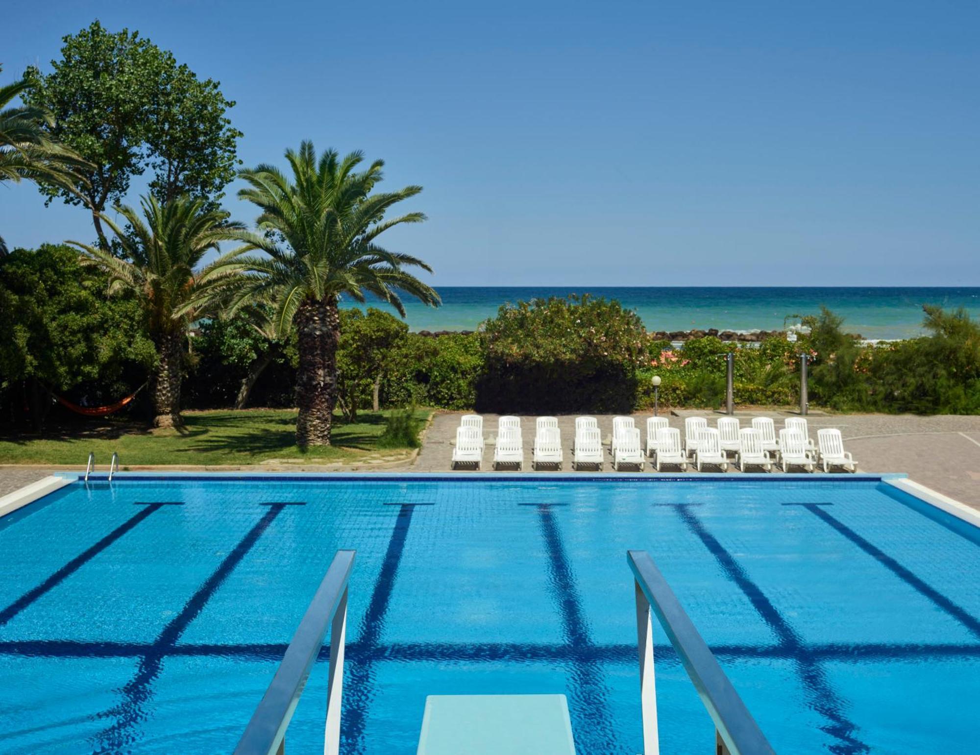 Serena Majestic Hotel Residence Montesilvano Bagian luar foto